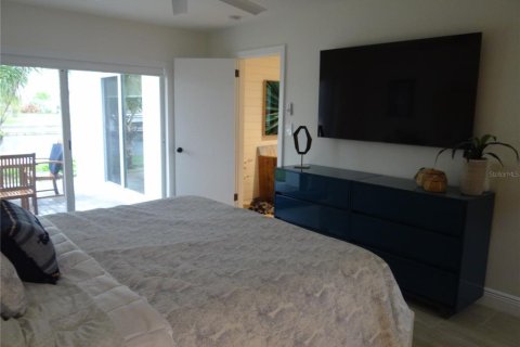 House in Punta Gorda, Florida 3 bedrooms, 205.59 sq.m. № 2218065 - photo 14