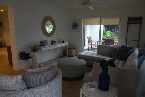 House in Punta Gorda, Florida 3 bedrooms, 205.59 sq.m. № 2218065 - photo 11