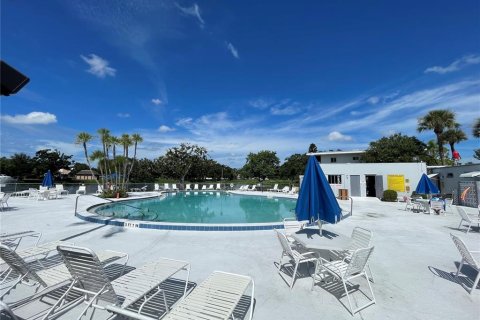Condo in Seminole, Florida, 1 bedroom  № 1903632 - photo 10