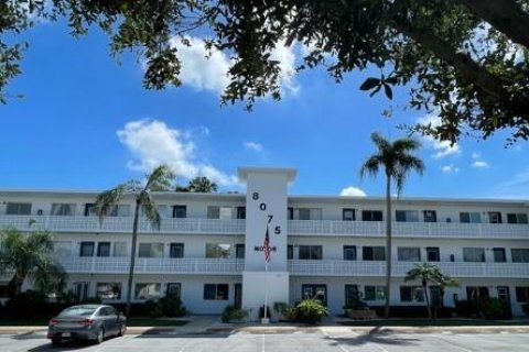 Condo in Seminole, Florida, 1 bedroom  № 1903632 - photo 1