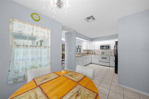 House in Summerfield, Florida 3 bedrooms, 135.92 sq.m. № 1900913 - photo 7