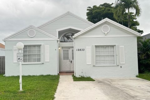 House in Miami, Florida 4 bedrooms, 140.93 sq.m. № 2002752 - photo 26