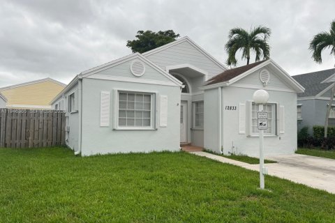 House in Miami, Florida 4 bedrooms, 140.93 sq.m. № 2002752 - photo 27