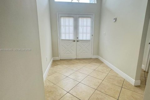 House in Miami, Florida 4 bedrooms, 140.93 sq.m. № 2002752 - photo 15