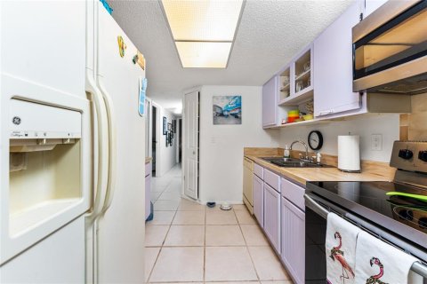 Condo in Port Charlotte, Florida, 2 bedrooms  № 1747134 - photo 14