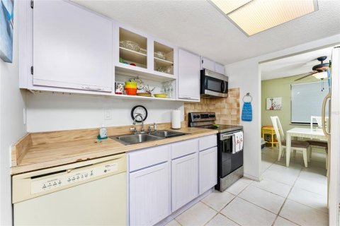 Condo in Port Charlotte, Florida, 2 bedrooms  № 1747134 - photo 13