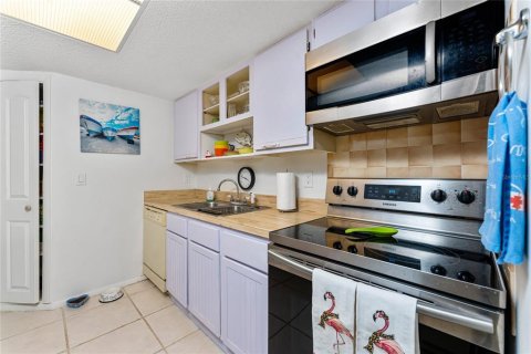 Condo in Port Charlotte, Florida, 2 bedrooms  № 1747134 - photo 15