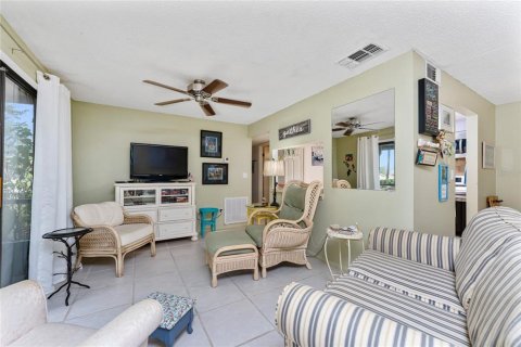 Condo in Port Charlotte, Florida, 2 bedrooms  № 1747134 - photo 8