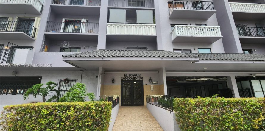 Condo in Miami, Florida, 3 bedrooms  № 2079925