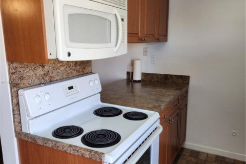 Condo in Miami, Florida, 3 bedrooms  № 2079925 - photo 3