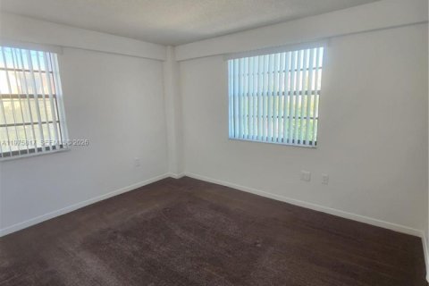 Condo in Miami, Florida, 3 bedrooms  № 2079925 - photo 8