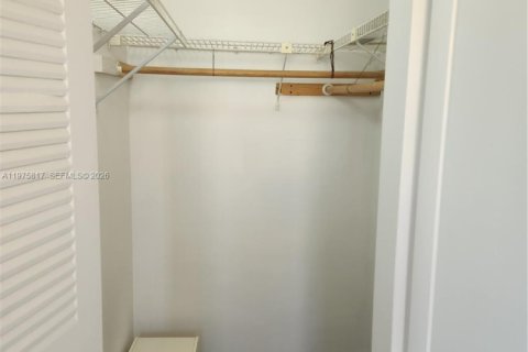 Condo in Miami, Florida, 3 bedrooms  № 2079925 - photo 9