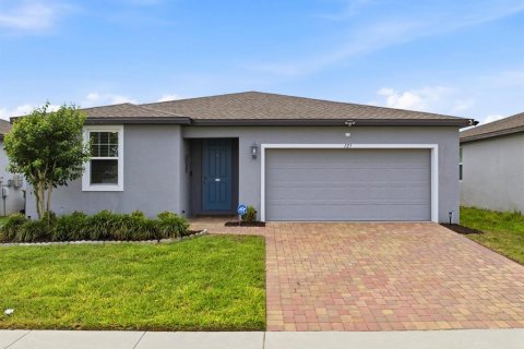 House in Winter Haven, Florida 4 bedrooms, 169.36 sq.m. № 2204556