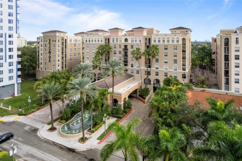 Condo in Fort Lauderdale, Florida, 2 bedrooms  № 947823 - photo 1