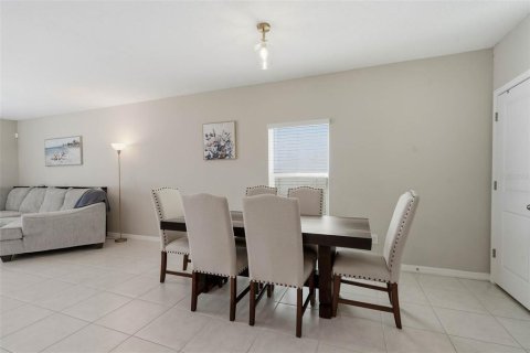 House in Wesley Chapel, Florida 6 bedrooms, 239.69 sq.m. № 2419071 - photo 15