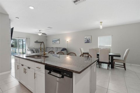 House in Wesley Chapel, Florida 6 bedrooms, 239.69 sq.m. № 2419071 - photo 13