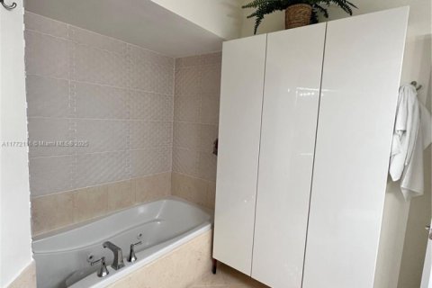 Copropriété à vendre à Aventura, Floride: 2 chambres, 121.89 m2 № 1958854 - photo 27