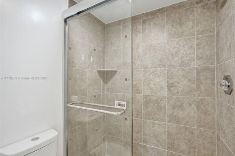 Купить кондоминиум в Тамарак, Флорида 2 спальни, 90.12м2, № 1938497 - фото 13