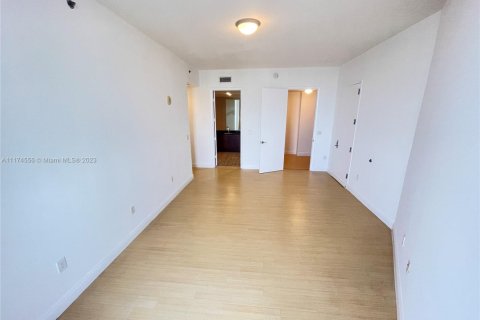 Condo in Sunny Isles Beach, Florida, 2 bedrooms  № 1860614 - photo 14