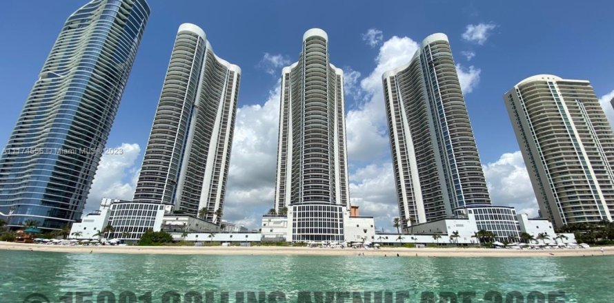 Condo in Sunny Isles Beach, Florida, 2 bedrooms  № 1860614