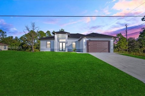 Купить виллу или дом в Лихай-Эйкерс, Флорида 4 спальни, № 1986824 - фото 1