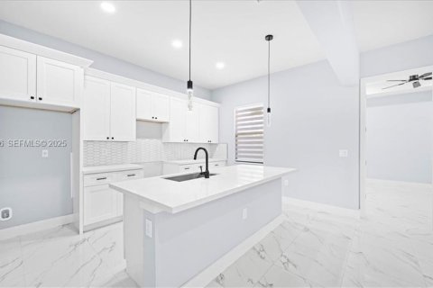 Купить виллу или дом в Лихай-Эйкерс, Флорида 4 спальни, № 1986824 - фото 17