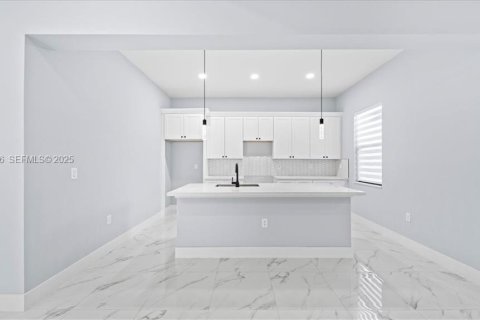 Купить виллу или дом в Лихай-Эйкерс, Флорида 4 спальни, № 1986824 - фото 19