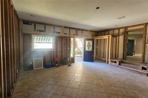 House in Saint Petersburg, Florida 3 bedrooms, 154.96 sq.m. № 2106695 - photo 7