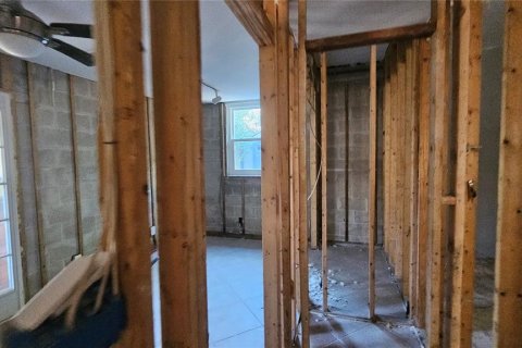 House in Saint Petersburg, Florida 3 bedrooms, 154.96 sq.m. № 2106695 - photo 15