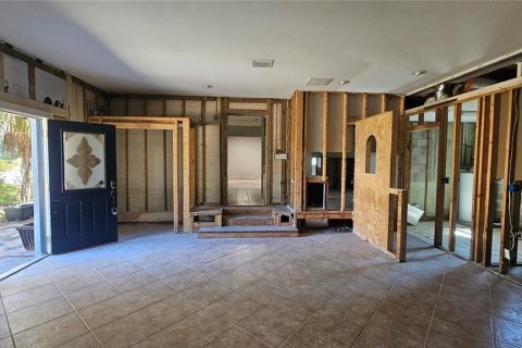 House in Saint Petersburg, Florida 3 bedrooms, 154.96 sq.m. № 2106695 - photo 8
