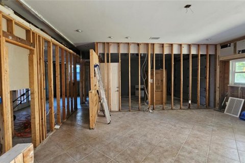 House in Saint Petersburg, Florida 3 bedrooms, 154.96 sq.m. № 2106695 - photo 6