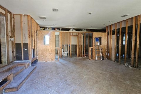 House in Saint Petersburg, Florida 3 bedrooms, 154.96 sq.m. № 2106695 - photo 3