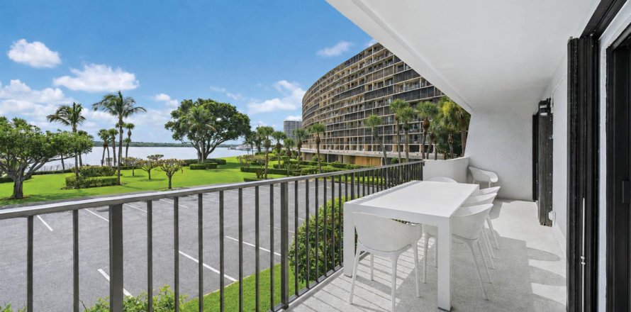 Condominio en North Palm Beach, Florida, 2 dormitorios  № 2294147