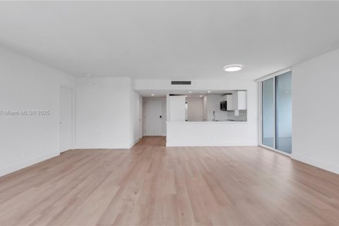 Apartment in Miami, Florida 1 bedroom, 96.25 sq.m. № 1970190 - photo 13