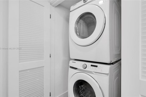 Apartment in Miami, Florida 1 bedroom, 96.25 sq.m. № 1970190 - photo 10