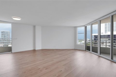 Apartment in Miami, Florida 1 bedroom, 96.25 sq.m. № 1970190 - photo 15
