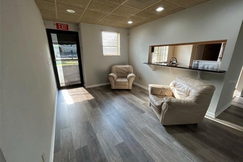 Propiedad comercial en alquiler en Ocala, Florida, 298.22 m2 № 661741 - foto 4