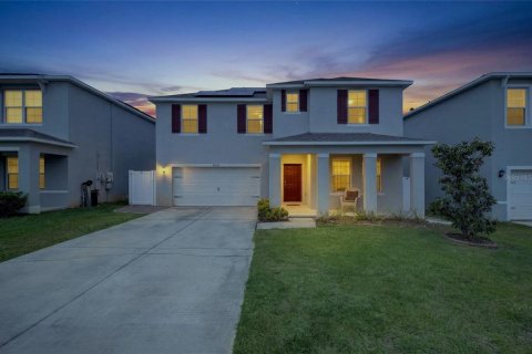 House in Clermont, Florida 5 bedrooms, 260.96 sq.m. № 2232212