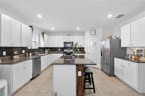 House in Clermont, Florida 5 bedrooms, 260.96 sq.m. № 2232212 - photo 13