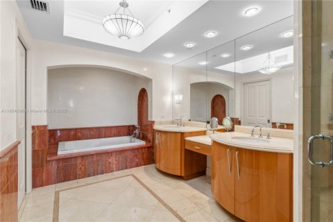 Copropriété à vendre à Sunny Isles Beach, Floride: 3 chambres, 205.69 m2 № 1960354 - photo 23