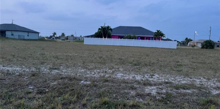 Terreno en Cape Coral, Florida № 2213337