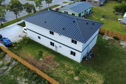 House in Florida City, Florida 8 bedrooms № 1871981 - photo 8