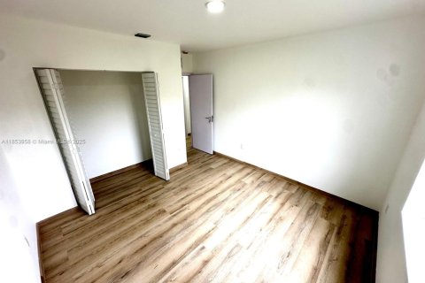 House in Florida City, Florida 8 bedrooms № 1871981 - photo 23
