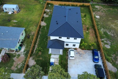 House in Florida City, Florida 8 bedrooms № 1871981 - photo 6