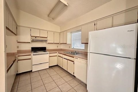 Apartment in Leesburg, Florida 2 bedrooms, 83.61 sq.m. № 2394001 - photo 2