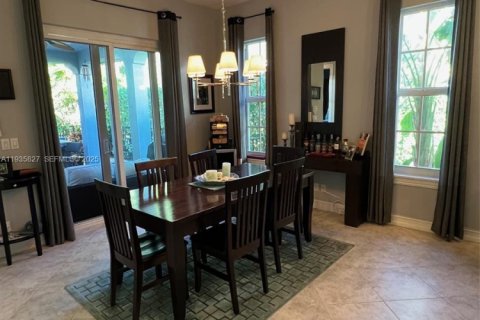 House in Jupiter, Florida 3 bedrooms, 177.81 sq.m. № 1993978 - photo 9