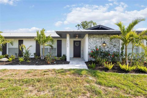 House in Sarasota, Florida 4 bedrooms, 205.59 sq.m. № 1758068 - photo 2