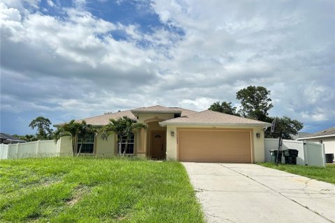 Casa en alquiler en North Port, Florida, 3 dormitorios, 119.84 m2 № 1850094 - foto 1