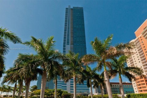 Condo in Miami, Florida, 1 bedroom  № 1891972 - photo 18