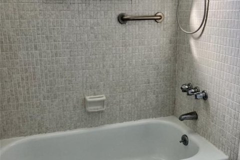 Copropriété à vendre à Bradenton, Floride: 1 chambre, 69.68 m2 № 1552939 - photo 13